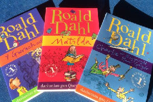 Pecyn Roald Dahl 4 (Matilda/Y Gwrachod/Charlie a'r Esgynnydd Mawr - Siop Y Pentan